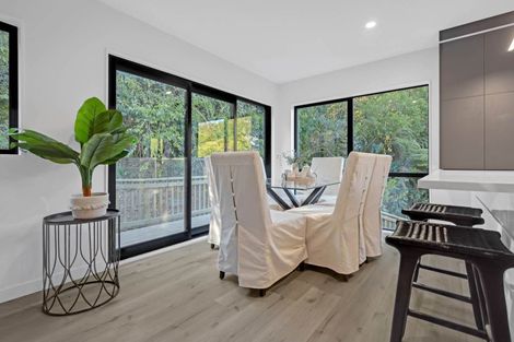 Photo of property in 8b South Lynn Road, Titirangi, Auckland, 0604