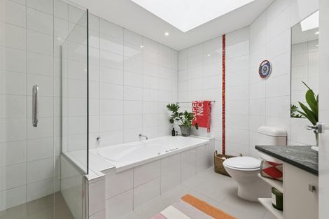 Photo of property in Alto Apartments, 4a/22 Telford Terrace, Oriental Bay, Wellington, 6011