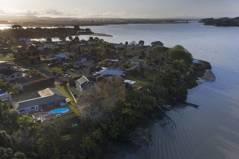 Photo of property in 8 Koromiko Place, Waiuku, 2123