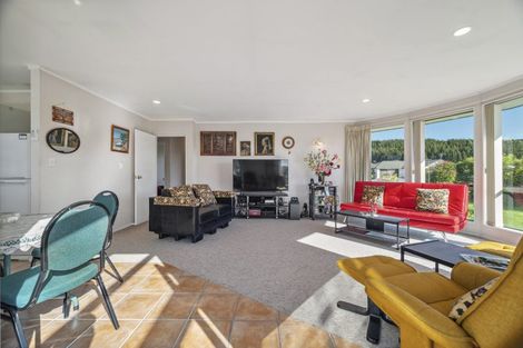 Photo of property in 2 Ashmore Place, Fairy Springs, Rotorua, 3015