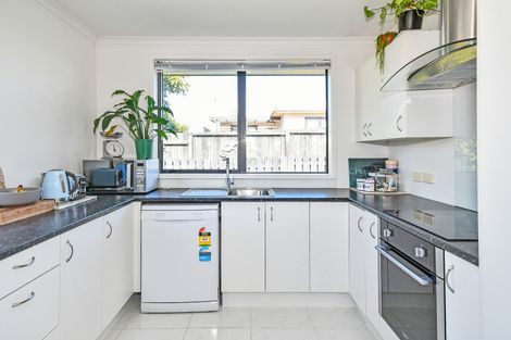 Photo of property in 16b Alexander Street, Cockle Bay, Auckland, 2014