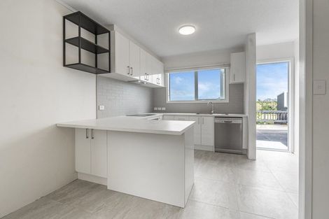 Photo of property in 86 Sylvan Avenue, Northcote, Auckland, 0627