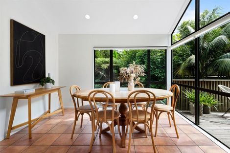 Photo of property in 2/25 Howard Road, Northcote, Auckland, 0627