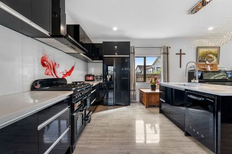 Photo of property in 9 Gwendoline Avenue, Te Atatu Peninsula, Auckland, 0610