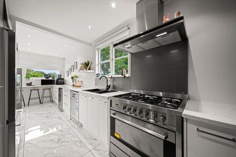 Photo of property in 121 Fairview Avenue, Fairview Heights, Auckland, 0632