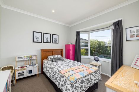 Photo of property in 215 Avonhead Road, Avonhead, Christchurch, 8042