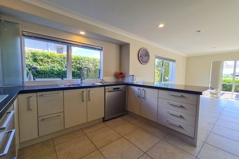 Photo of property in 18 Laurel Oak Drive, Schnapper Rock, Auckland, 0632