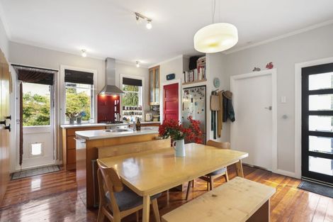 Photo of property in 18 Derwent Crescent, Titirangi, Auckland, 0604