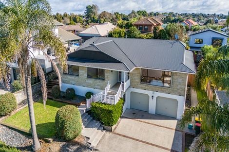 Photo of property in 21 Madill Road, St Andrews, Hamilton, 3200