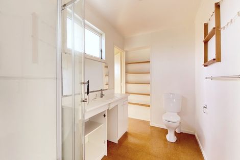 Photo of property in 122 Rathgar Road, Henderson, Auckland, 0610