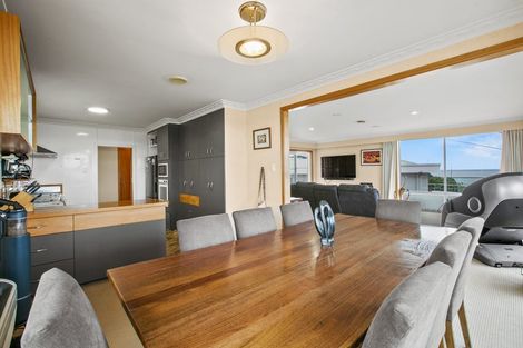 Photo of property in 11 Findlay Street, Moturoa, New Plymouth, 4310