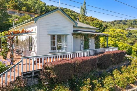 Photo of property in 19 Milton Terrace, Picton, 7220