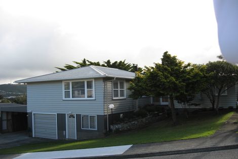 Photo of property in 28 Link Road, Newlands, Wellington, 6037