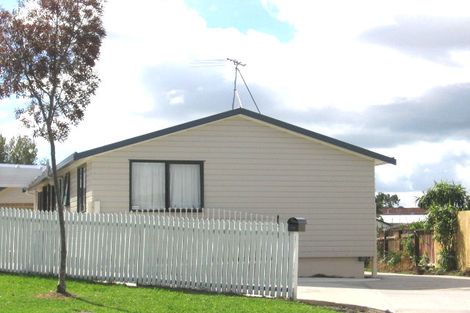 Photo of property in 35 Farwood Drive, Henderson, Auckland, 0612