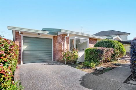 Photo of property in 25 Neil Avenue, Te Atatu Peninsula, Auckland, 0610