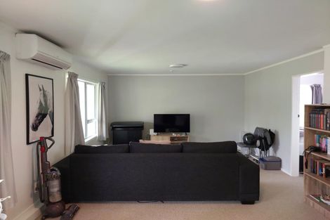Photo of property in 10 Arahanga Grove, Maupuia, Wellington, 6022