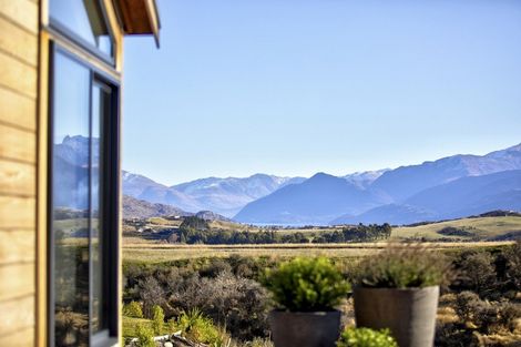 Photo of property in 7 Rabbiters Crescent, Jacks Point, Queenstown, 9371
