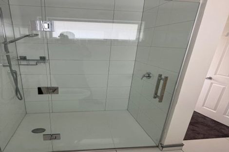 Photo of property in 12 Miles Crescent, Newlands, Wellington, 6037