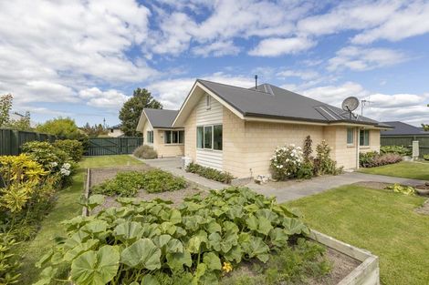 Photo of property in 55 Oakwood Drive, Rangiora, 7400