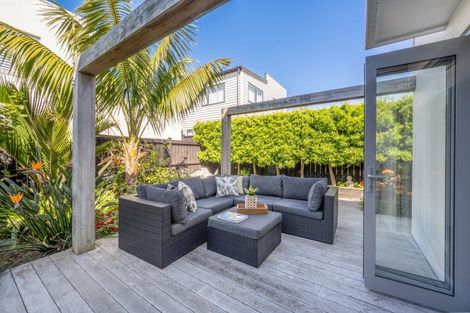 Photo of property in 8a The Parade, Bucklands Beach, Auckland, 2012
