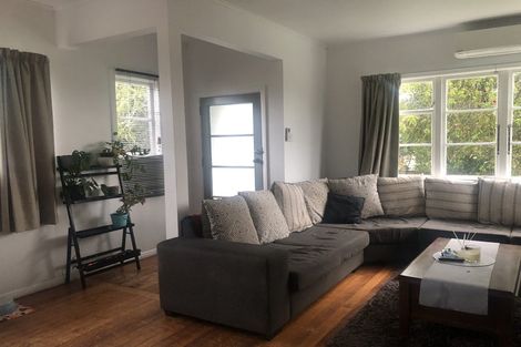 Photo of property in 182 Beach Haven Road, Beach Haven, Auckland, 0626
