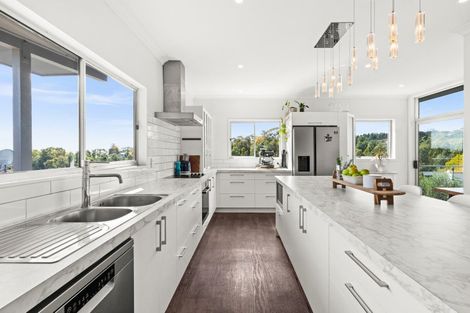 Photo of property in 37 Tauroa Road, Havelock North, 4130