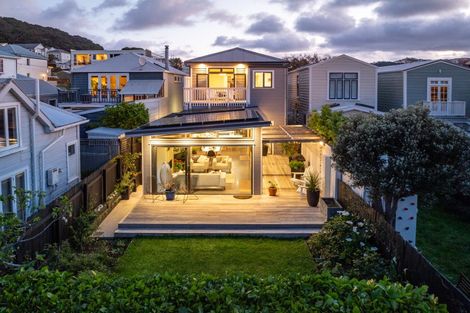 Photo of property in 35 Queen Street, Mount Victoria, Wellington, 6011