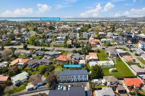 Photo of property in 4/6 South Pacific Place, Henderson, Auckland, 0612