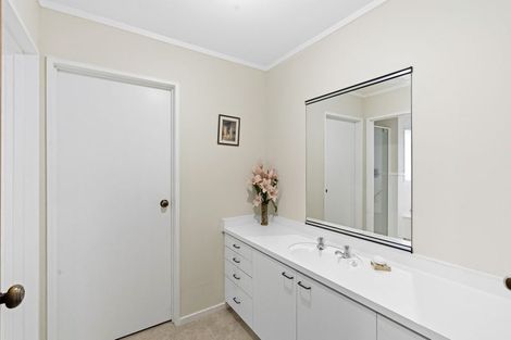 Photo of property in 10 Aitchison Place, Levin, 5510