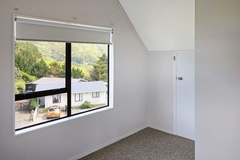 Photo of property in 16a Jasmine Grove, Maungaraki, Lower Hutt, 5010