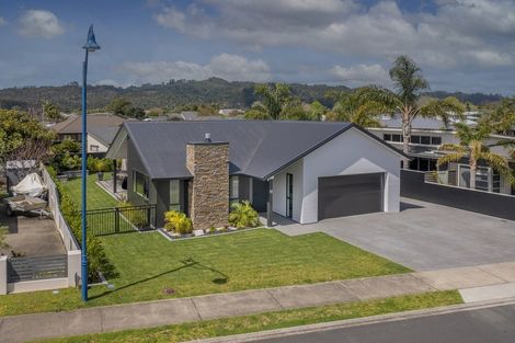 Photo of property in 10 Kupe Drive, Whitianga, 3510