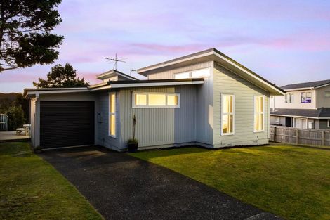 Photo of property in 8 Japonica Crescent, Ranui, Porirua, 5024