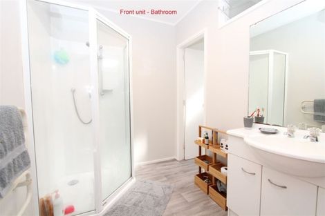 Photo of property in 52 Newlands Road, Newlands, Wellington, 6037