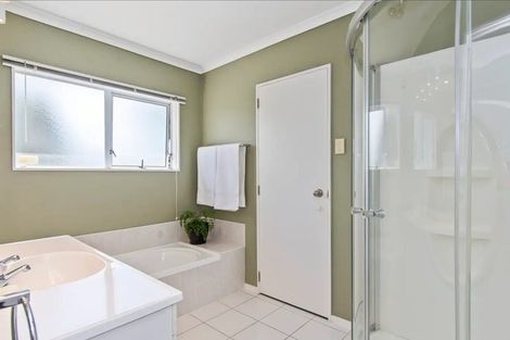 Photo of property in 37 Dalton Drive, Papamoa Beach, Papamoa, 3118