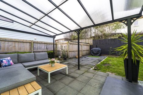 Photo of property in 5 Dhaka Lane, Ranui, Auckland, 0612