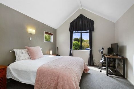 Photo of property in 6 Saunders Close, Whitby, Porirua, 5024