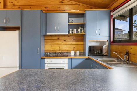 Photo of property in 4 Mahuta Road, Waitahanui, Taupo, 3378