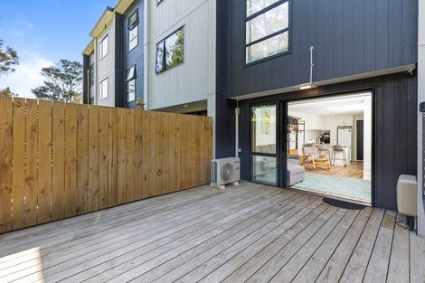 Photo of property in 29 Tokai Place, Glen Eden, 0602