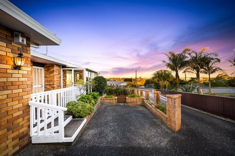 Photo of property in 2/86 Don Buck Road, Massey, Auckland, 0614