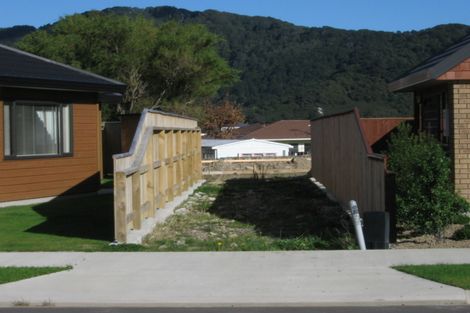 Photo of property in 3 Sun Valley Grove, Wainuiomata, Lower Hutt, 5014