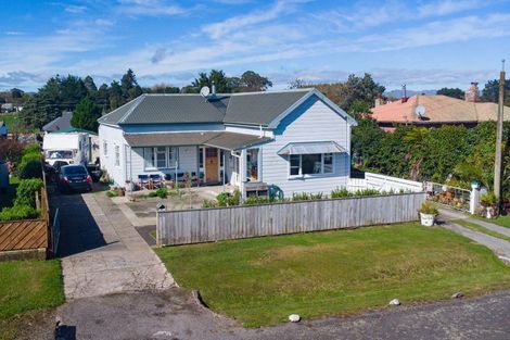 Photo of property in 28 Fox Street, Woodville, 4920