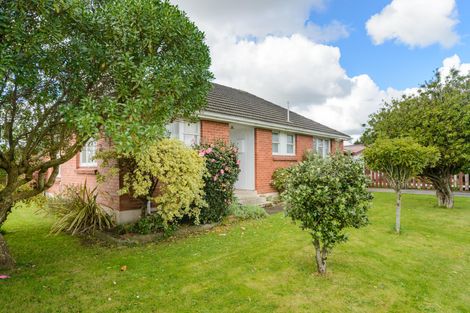 Photo of property in 60 Exeter Crescent, Takaro, Palmerston North, 4412