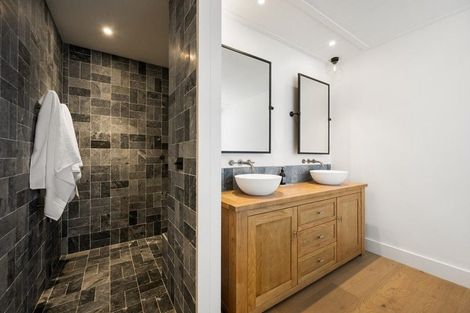Photo of property in 66 Cedar Drive, Kelvin Heights, Queenstown, 9300