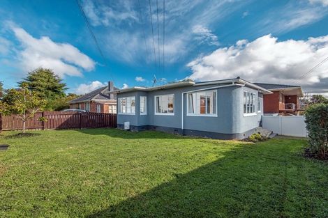 Photo of property in 72 Lynwood Road, New Lynn, Auckland, 0600