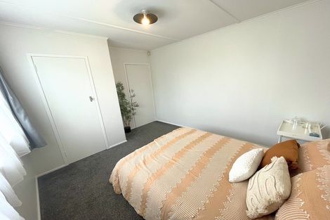 Photo of property in 1 Marlene Avenue, Te Atatu South, Auckland, 0610