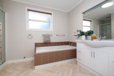 Photo of property in 23 Kent Terrace, Taradale, Napier, 4112