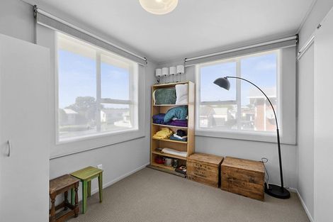 Photo of property in 4 Kelvin Place, Westown, New Plymouth, 4310