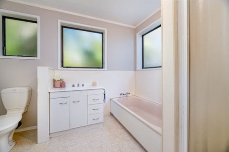 Photo of property in 84a/2 Avonleigh Road, Green Bay, Auckland, 0604