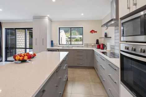 Photo of property in 14 Oakland Place, Ngongotaha, Rotorua, 3010