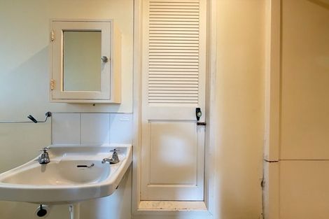 Photo of property in 10 Westview Grove, Miramar, Wellington, 6022